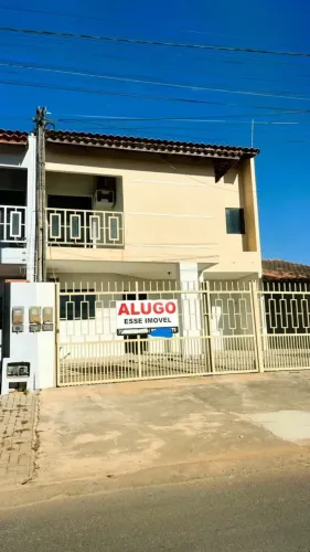 Sobrado para aluguel tem 80 metros quadrados com 3 quartos
