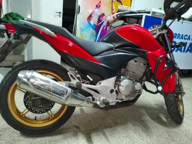 Vendo CB 300! Ano 2015 por 13.000 reais