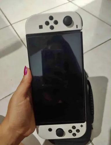 Nintendo Switch bem conservado 
