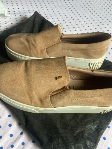 Vende si  este tênis  por que não uso comprado na Santa lolla