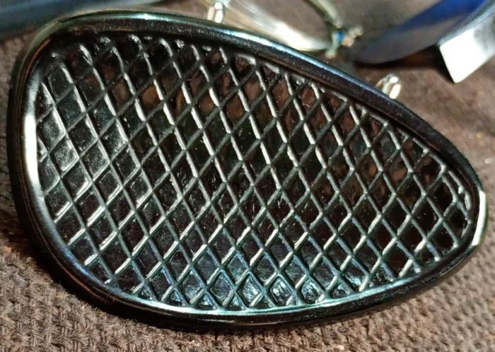 Queixeira Antiga Para Violino - Made In Czechoslovakia (Anos 50/60)