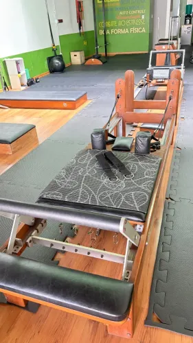 Kit Pilates: 2 step Chair e 2 Reformers