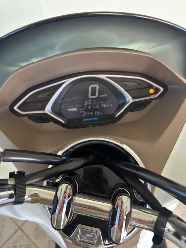 PCX DLX 2021