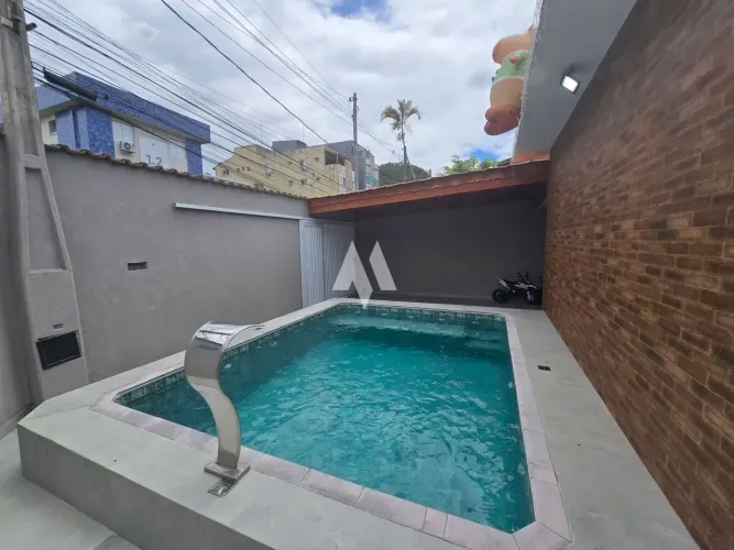 Casa térrea reformada com piscina 2 dormitórios na Vila Voturuá, São Vicente  SP