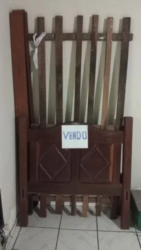 Vendo cama solteiro pau d'arco, bem conservada.