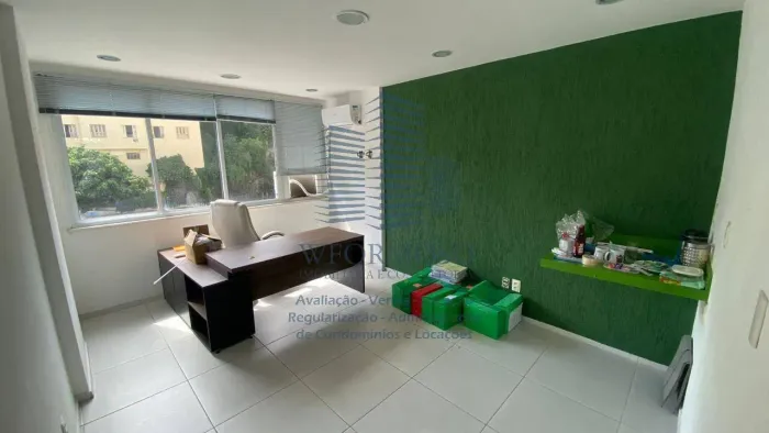 Sala comercial 25m² à venda ou locação na rua Acre no Centro