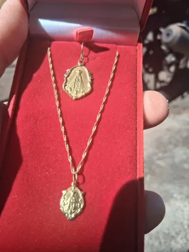 Correntinha com dois pinchente ouro 18k. 3.6 gramas. Correntinha 40 centímetros. 