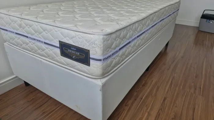 Box e Colchão de Solteiro