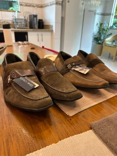 Sapato Democrata 42/43 couro nobuck social  esporte (2 pares)