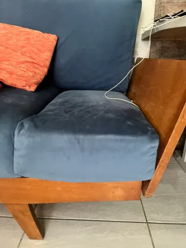 Sofá restaurado de madeira antigo de família 