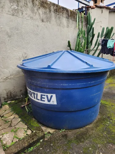 Vende-se caixa d'água de 3.000 litros