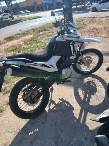 Vendo bross 160 moto uso so pra ir pro trabalho muito economica