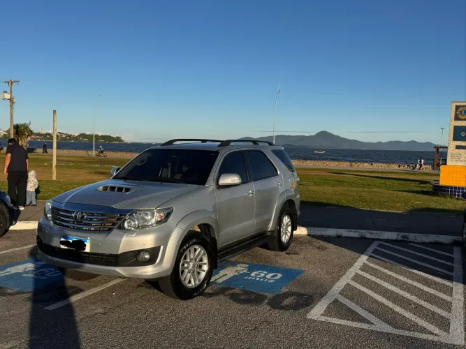 Toyota Hilux SW4 SRV D4-d 4X4 3.0 TDI Dies. AUT 2013
