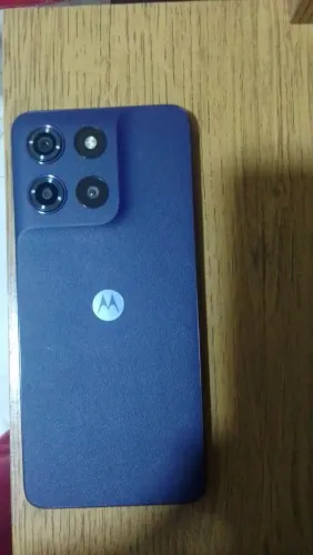 Vende-se celular moto g17 roxo apenas usado um mês em bom estado e acompanha o carregador