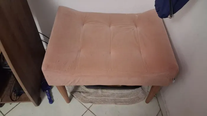 Puff Banqueta Estofada Pés Palito Pufes Retrô - Cor Rosê