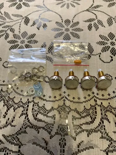 Kit 4 Potenciômetros Bourns 500k Log Long Shaft + Tip Âmbar