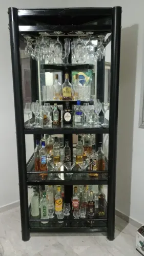 BAR DE VIDRO E METAL