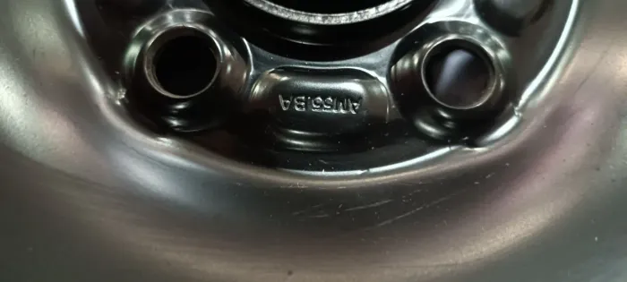 Estepe Focus roda 5 furos.