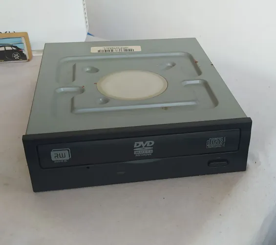 Lite-On DVD/CD Rewritable Drive Model LH-18A1P