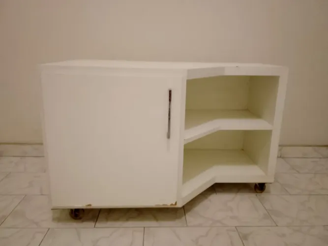 Armário para Banheiro em MDF com Rodinhas.