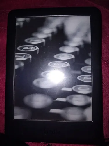 Amazon Kindle 10ª Geração com Iluminação Embutida ? 8GB Preto