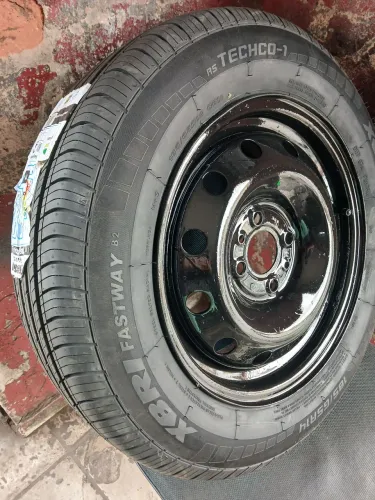 Vendo uma calha da Fiat com pneu novo aro 14 185 65