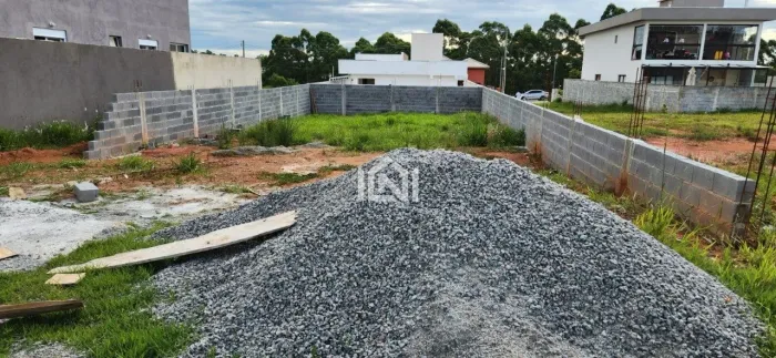 Terreno à venda no condomínio Belbancy