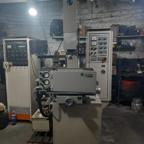 ELETROEROSÃO ENGEMAQ EDM 200 - Máquina revisada e pronta para trabalho!