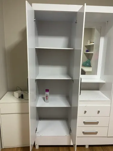 Guarda-Roupa Branco 4 Portas com Espelho e 3 Gavetas - Bom Estado