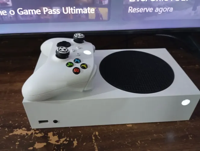 Vendo Xbox séries s, novo comprei começo do ano.