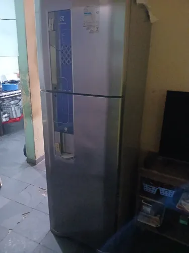 Geladeira de Inox Electrolux 380l