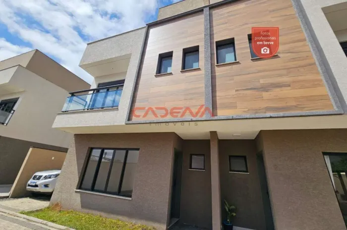 Sobrado com 3 quartos e 1 vaga para aluguel no Hauer