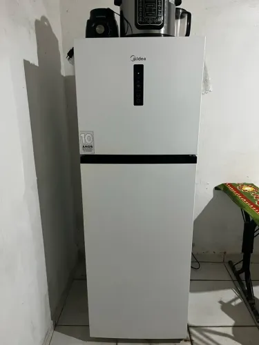 Vendo geladeira midea, novíssima bem cuidada sem avarias