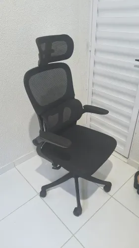Cadeira de escritório em estado de nova