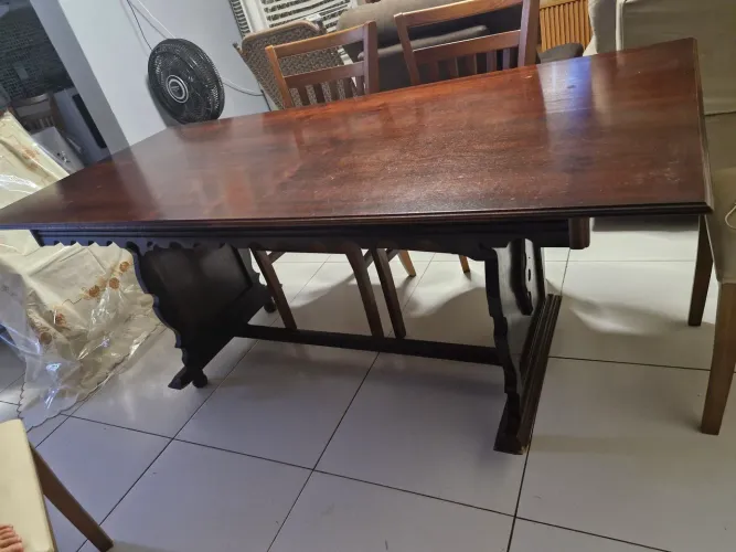 Mesa em Madeira de Lei, 180x90 cm, excelente qualidade.