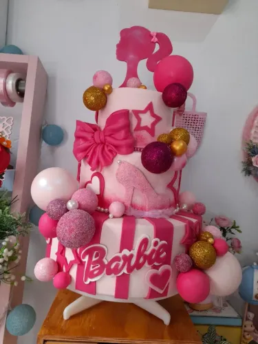 Bolo de Biscuit Barbie 3 andares