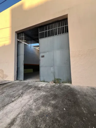 ALUGA-SE GALPÃO COMERCIAL BAIRRO DO PRADO