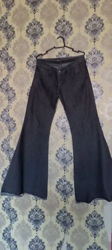 Calça jeans boca de sino risca de giz tamanho 42