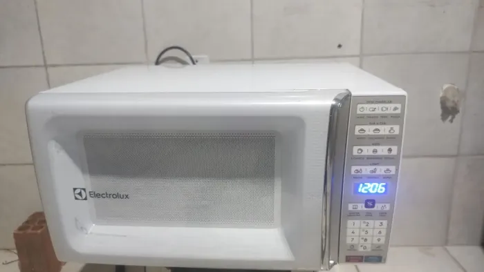 Microondas Eletrolux 31 litros 