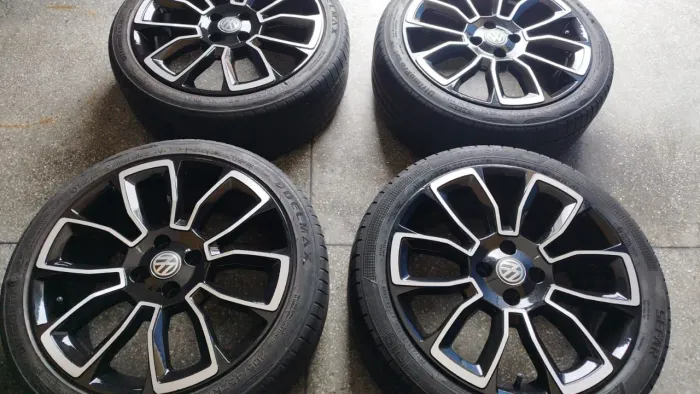 Rodas aro 17 com Pneus 