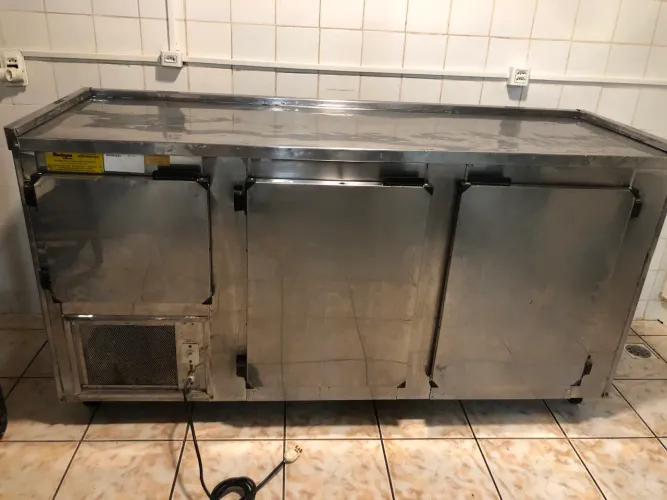 Balcão de encosto refrigerado - Refribel BE 180