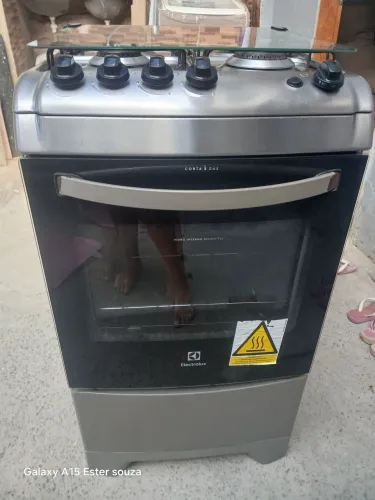 Vendo fogão Electrolux.