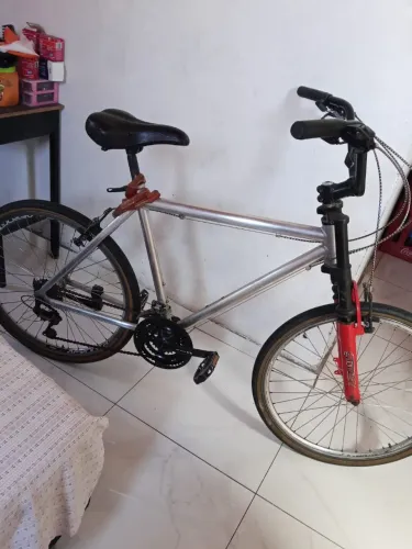 Vendo bicicleta de alumínio marcha e amortecedor