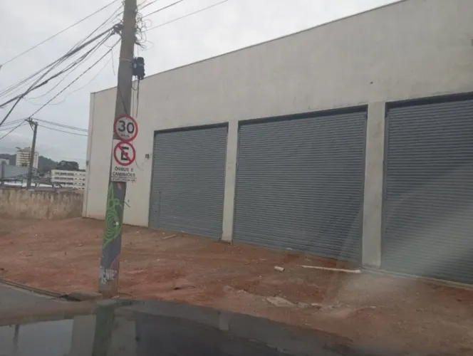 Salão para Locação com 300 m² por R$ 18.000/mês - Jardim dos Camargos em Barueri/SP.
