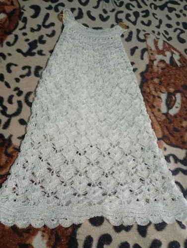 Vendo vestido infantil de crochê com forro veste um ano 