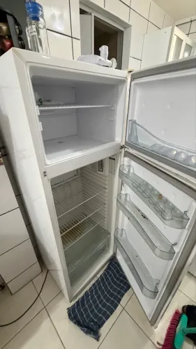 Geladeira cônsul para levar hoje sem choro no valor!