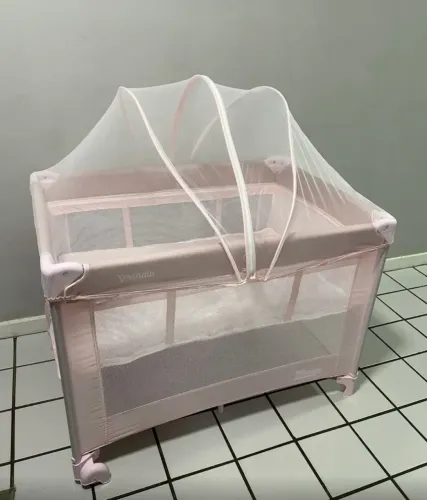 Berço portátil com mosquiteiro 
