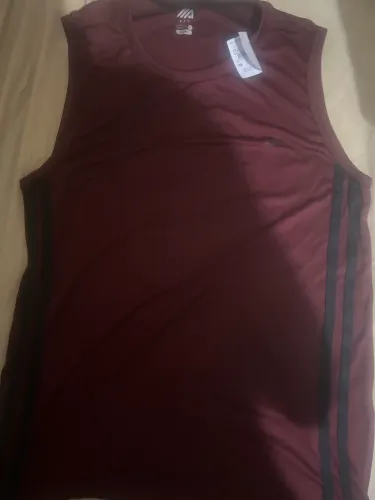 regata ace, vinho. Nova, na etiqueta.