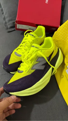 Tênis New Balance Rebel V5
