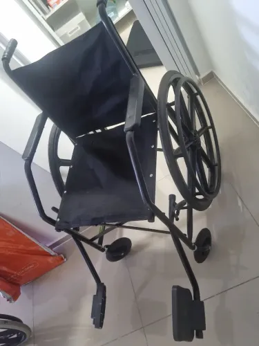 Cadeira de rodas dobrável